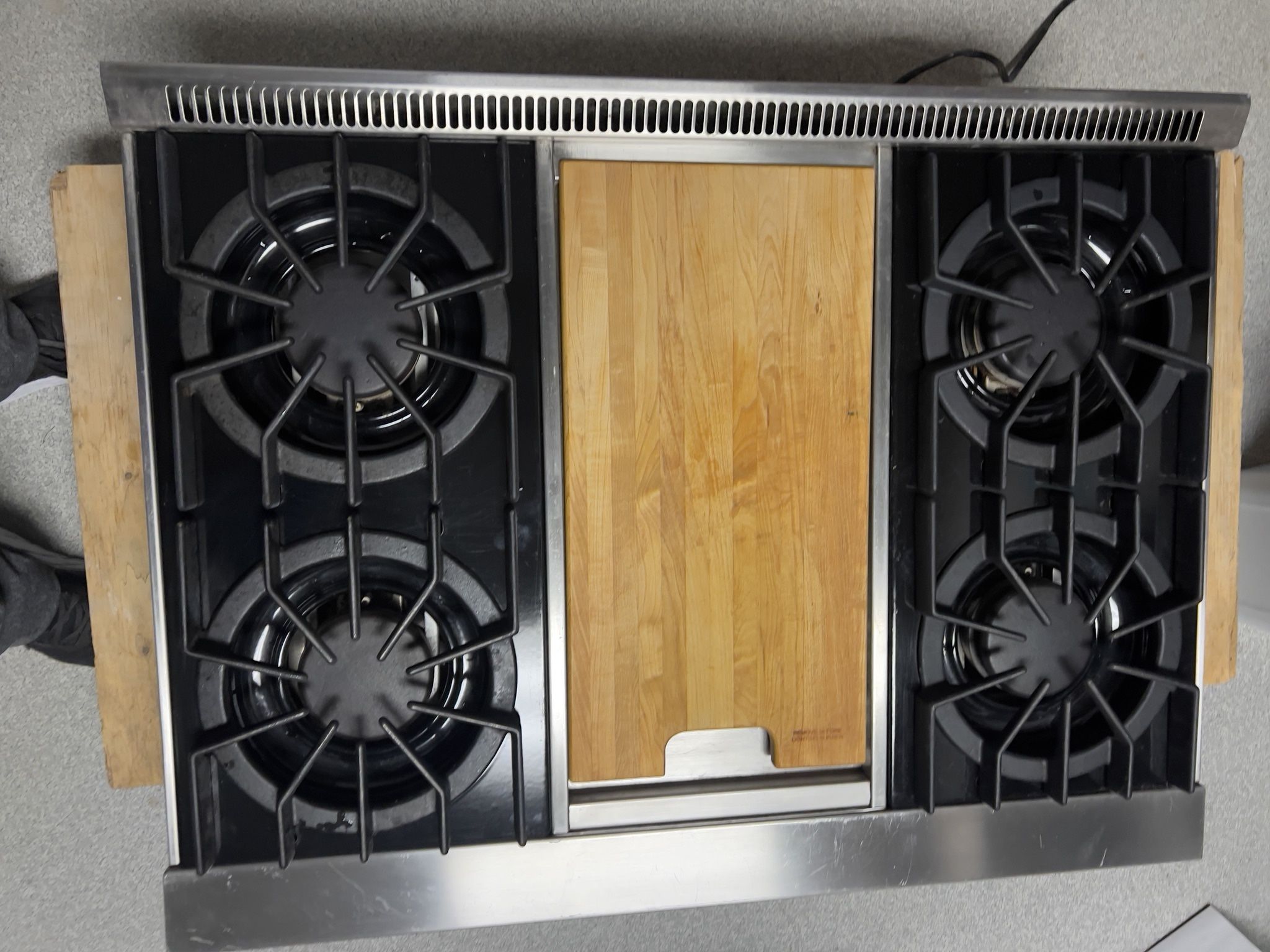 Viking  VGRT360-4GSS Professional SeriesBuilt-in Gas Rangetop