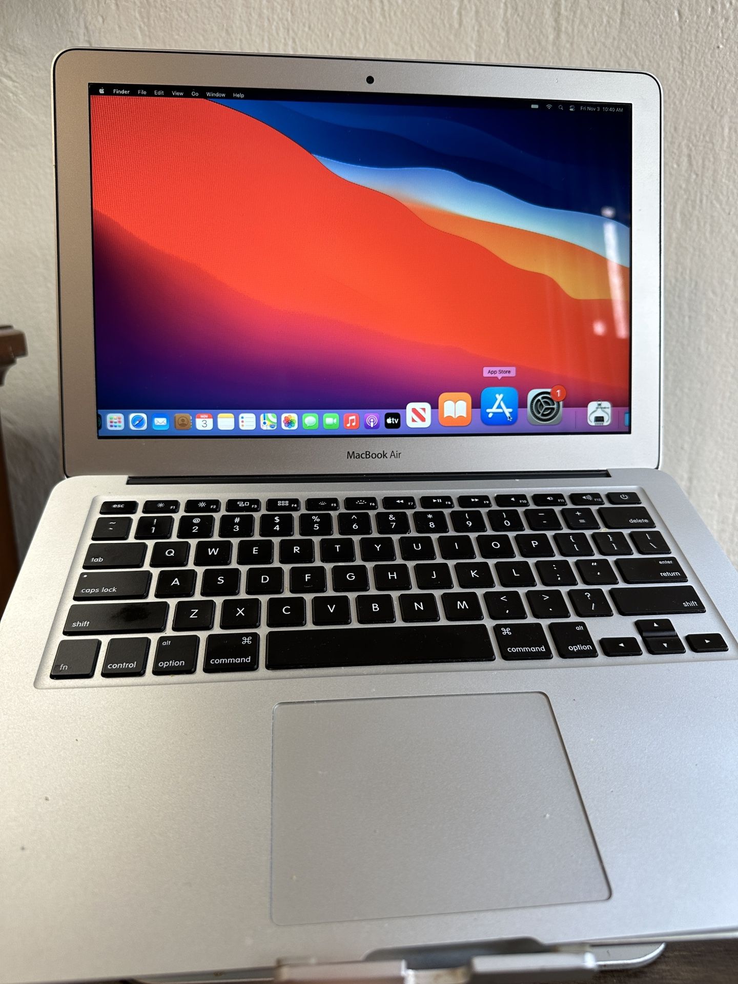 MacBook Air 2013 13 inch Intel Core i5 4GB RAM New Battery