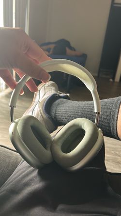 Green apple airpod max 1st gen