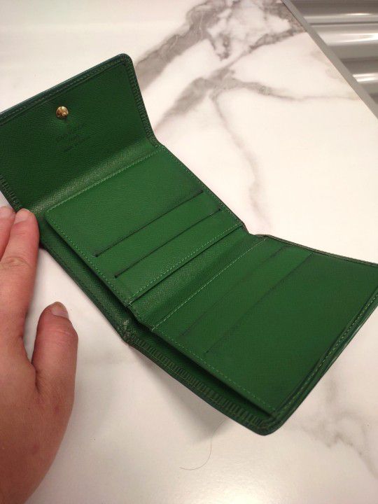 Louis Vuitton Epi Teal Green Tri-Fold Porte Monnaie Wallet for Sale in  Roseville, CA - OfferUp
