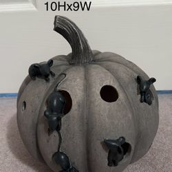 Mouse Pumpkin with lights sold by Grandin Road Battery operated lighted
