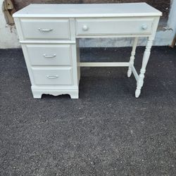 Adorable Children's Desk 