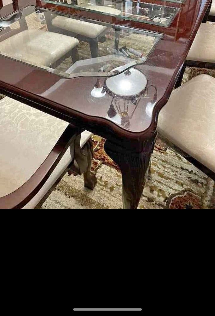 MUST GO TODAY, The Perfect Dining Table And Chairs 