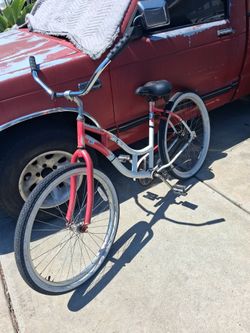 Lady. Woman schwinn beach cruiser