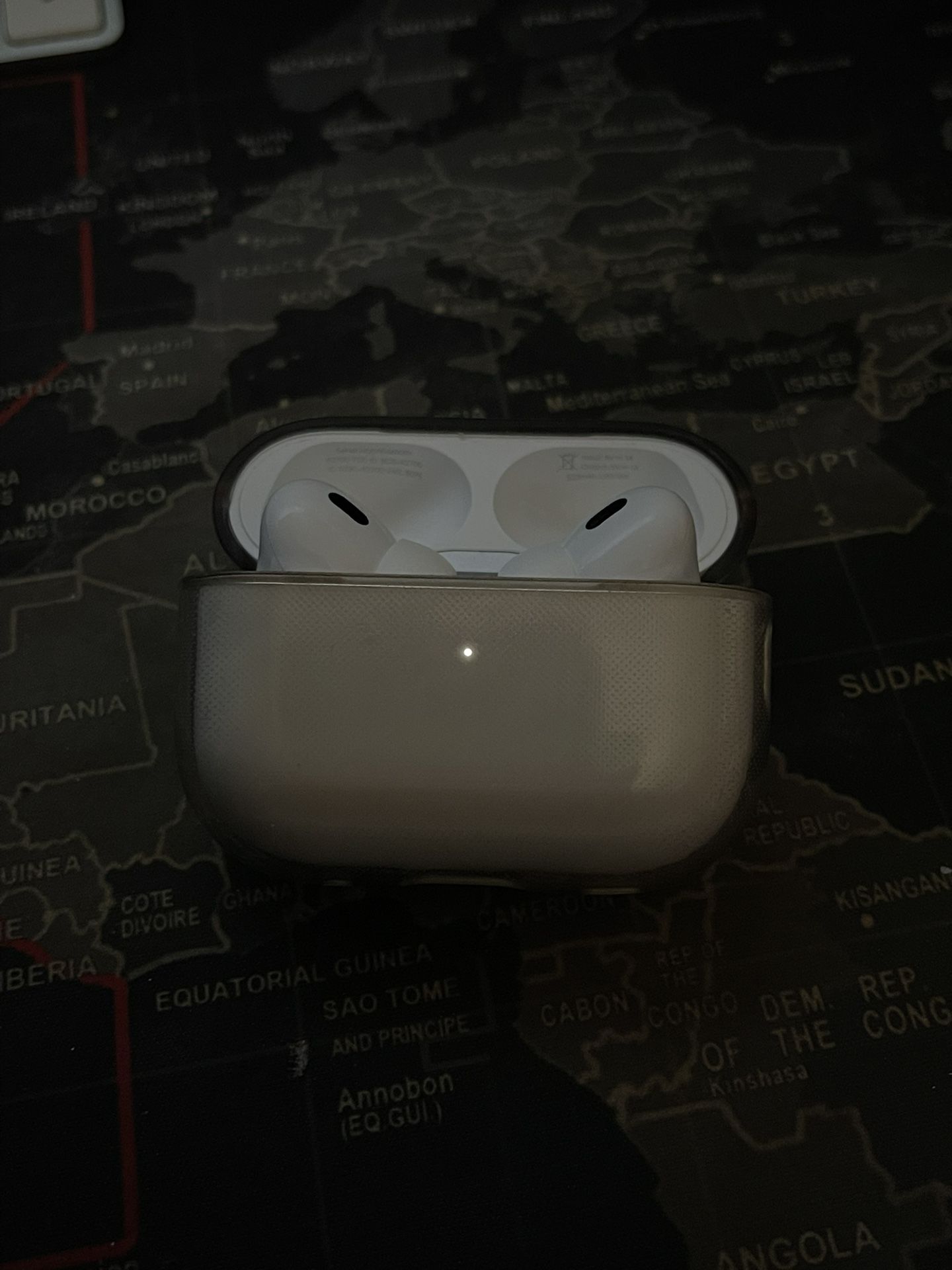 AirPod Pro 2 (lightning Charging) READ DESCRIPTION!