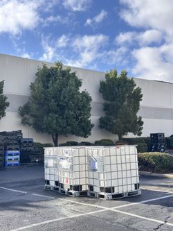 Clear Water Storage Tank with Pallet - 275 Gallon