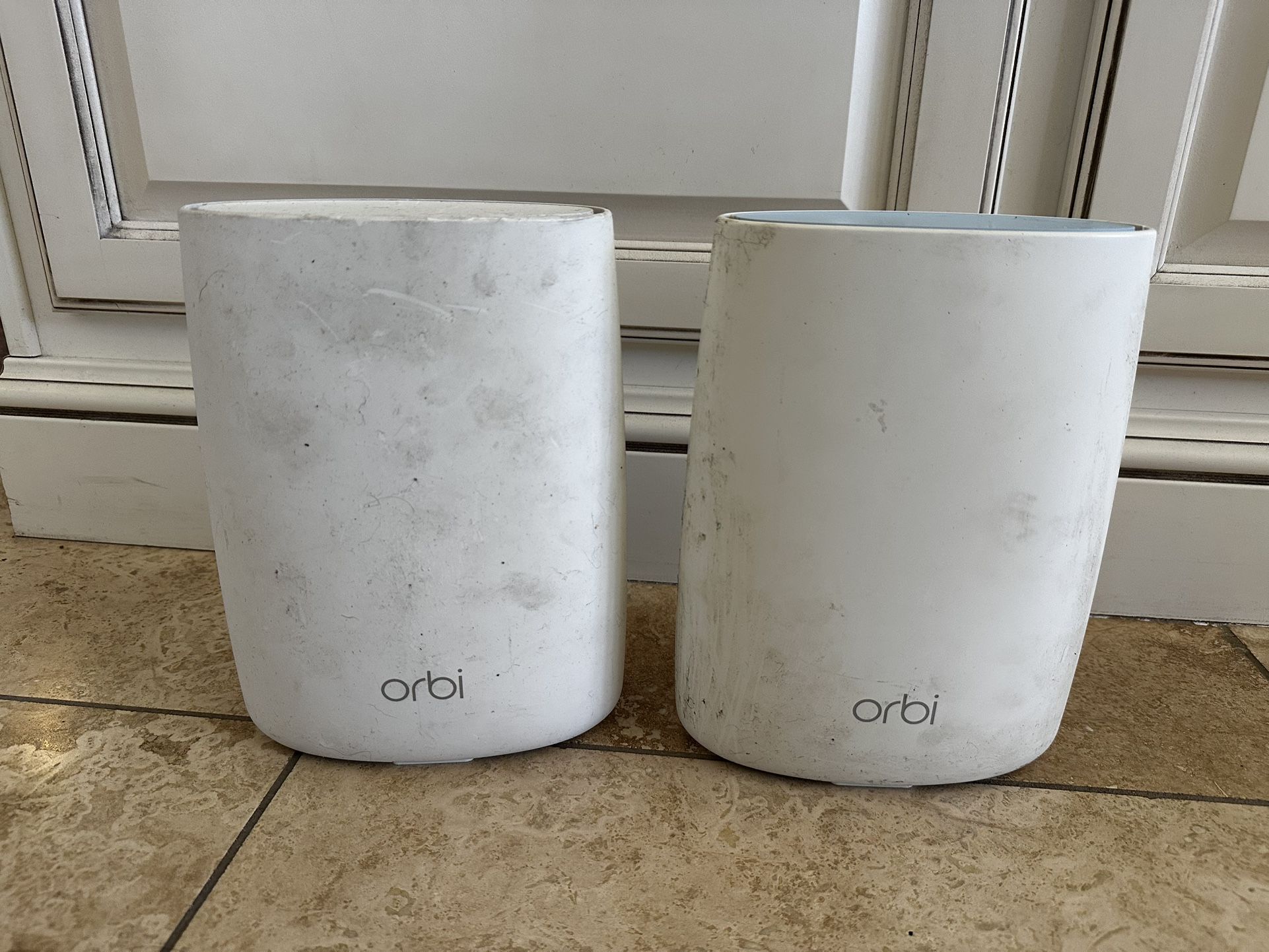 NETGEAR Orbi RBS50 Satellite Home With One Netgear Orbi Wi-Fi Router RBR50