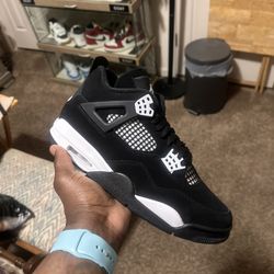 Air Jordan 4 White Thunder 