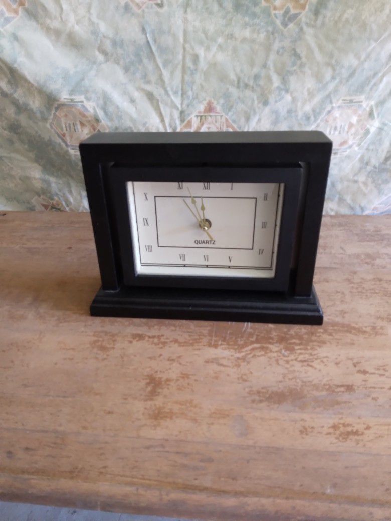 Black Quartz Desk Clock With Picture Frame