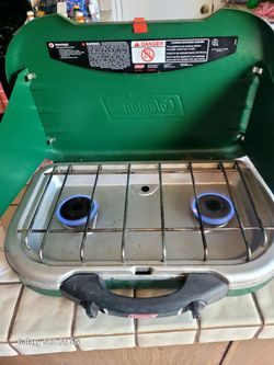 Coleman 2 burner propane stove EX Cond with full propane