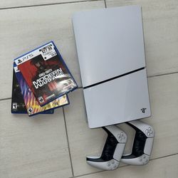 PS5 - 2 Controllers - 3 Games 
