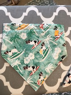 Stretchy dog bandanas