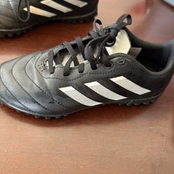 Adidas Size 3.5 Youth Indoor Soccer Shoes 
