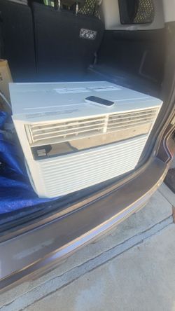 Window air conditioner Kenmore with remoye control $65 like new,   fast cooling