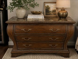 Dresser cabinet