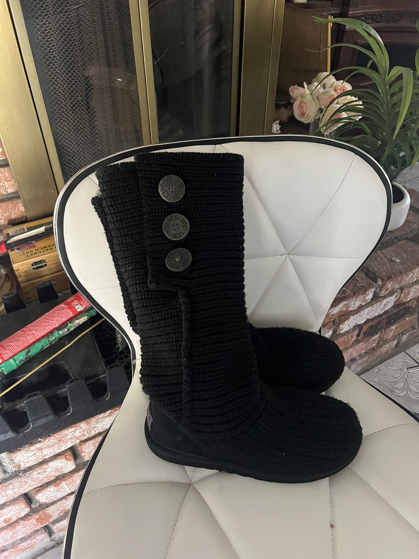 UGG BOOTS Size 7 👢2 Pairs