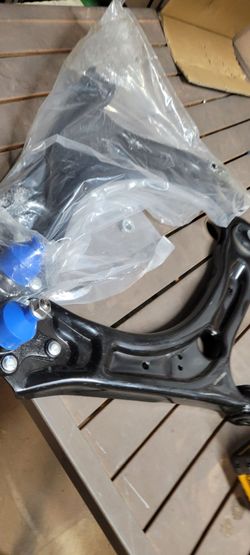 2012----2021 Volkswagen Passat / Volkswagen Beetle lower control arm with ball joints and bushings