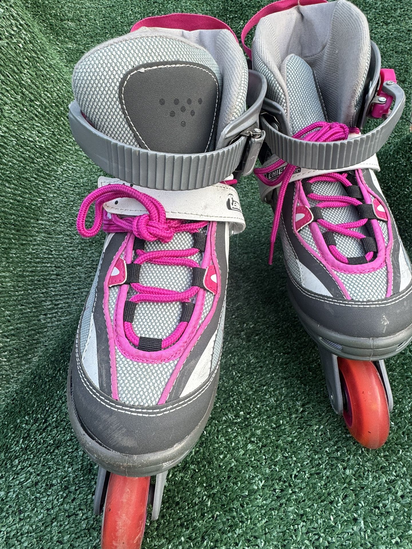 Women’s Chicago Rollerblades Elegant Gray With Pink Laces And Trim Size 7