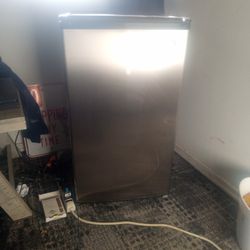 Mini Fridge 