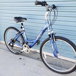 DIAMONBACK HYBRID BIKE 21  SPEEDS TIRE 26 