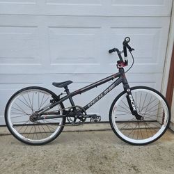 Redline Flight Junior Race Bike