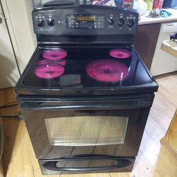 Reduced-Excellent GE Profile 5+Burners With Self Cleaning Convection Oven And Warming Drawer Works Excellent 