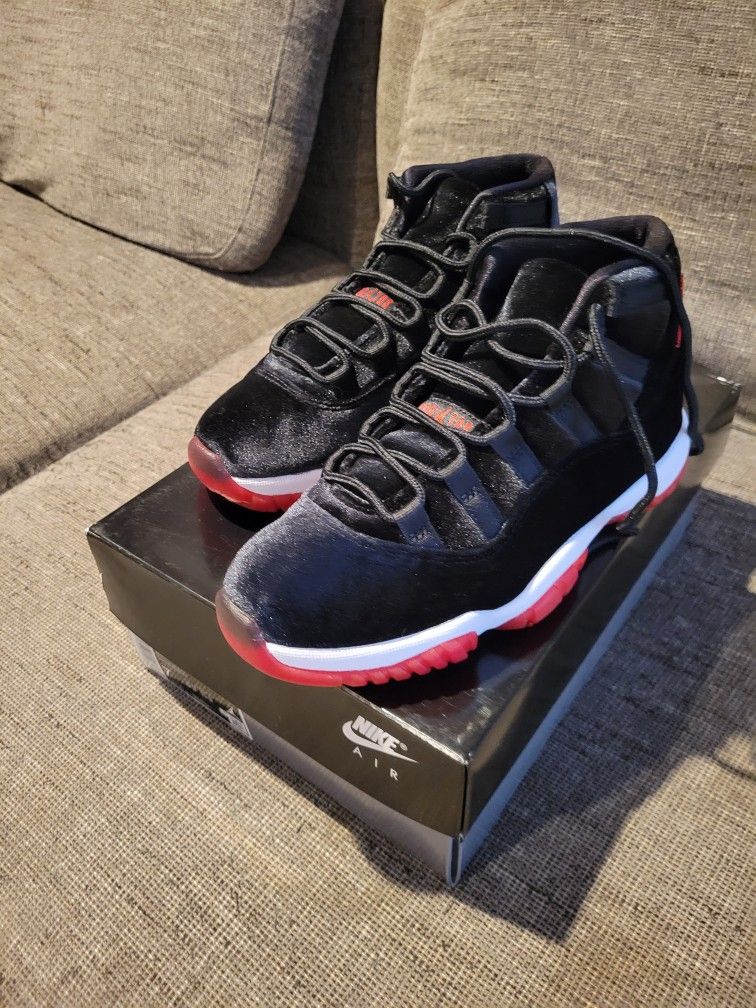 JORDAN VELVET BRED 11 ( SZ.7) WOMENS