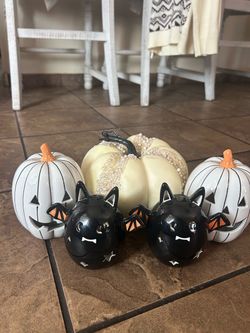 Halloween Ceramic Pumpkin and Bat Decor Set