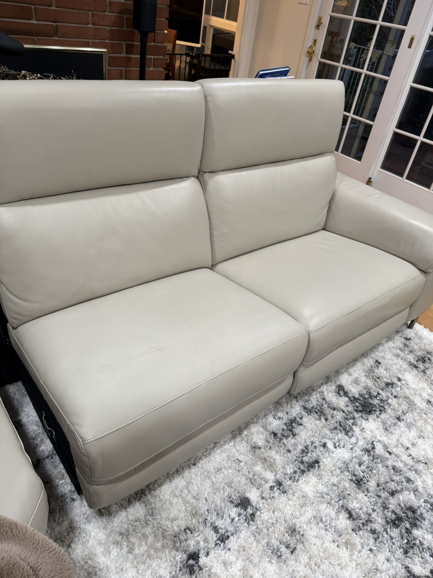 BENNETT LEATHER RAF 1-ARM RECLINING SOFA W/ADJ HDRST & USB