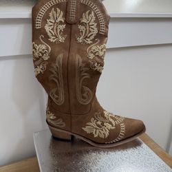 Womens Size 7 Cowboy Boots New In Box