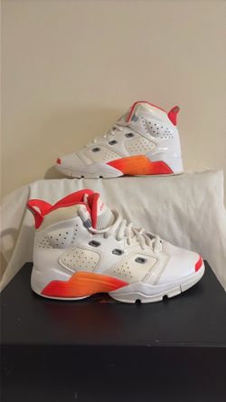 Zapatillas Jordan blancas y naranjas size 7Y