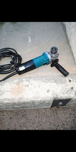 Makita 9566cv  13A. 6" in SJS high power speed adjustment cut off angle grinder in excellent working condition