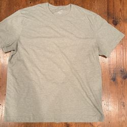 Banana Republic Men’s T-Shirt - Size Large