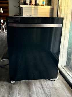 Samsung dishwasher. Black with black stainless handle
