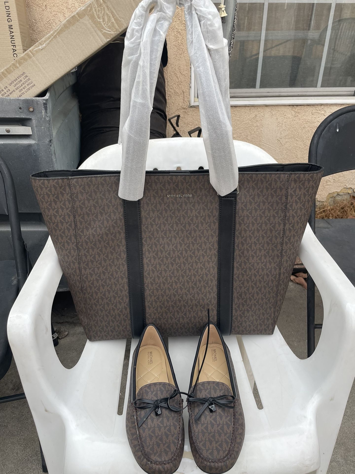 Michael Kors Over size tote NEW Michael Kors Moccasin shoes Fulton Signature LogoBrown 9 This bag is perfect used for traveling, school, gym, can be