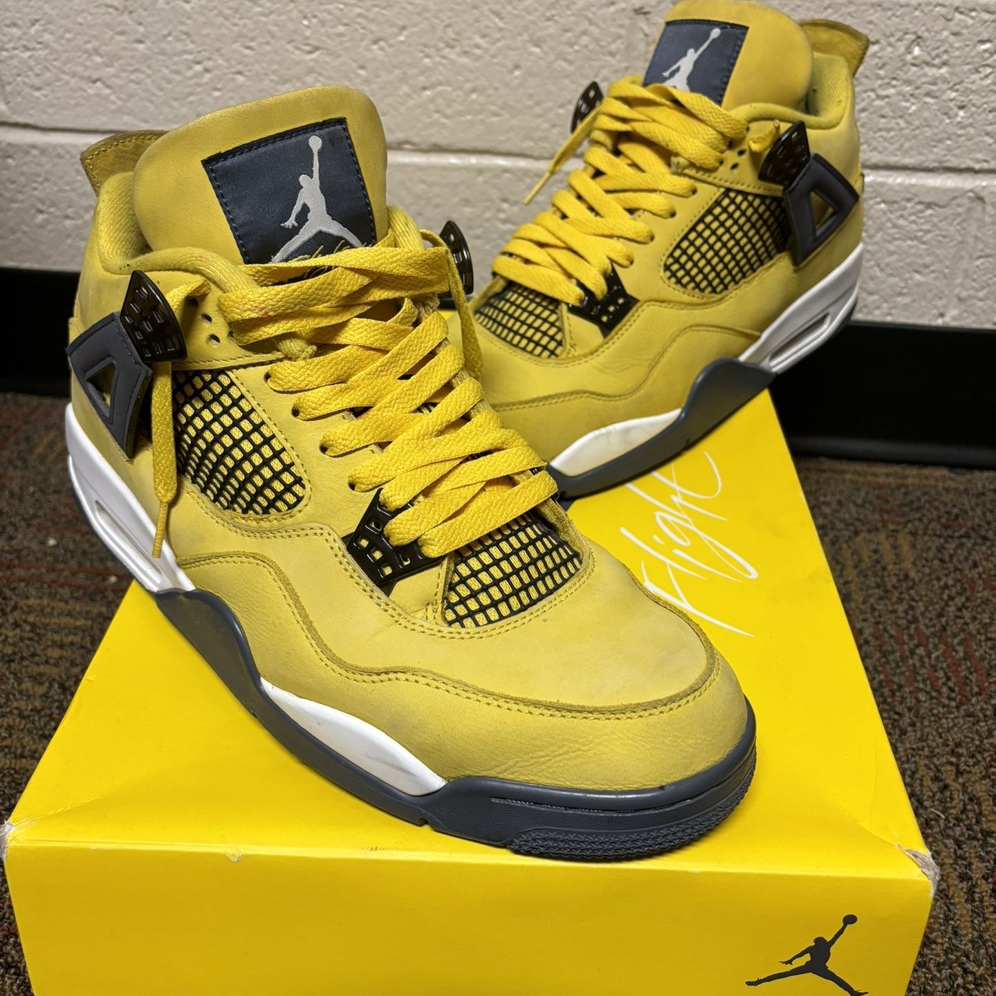 Air Jordan 4 Retro Lightning 