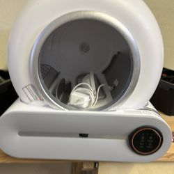 SELF CLEANING LITTER BOX