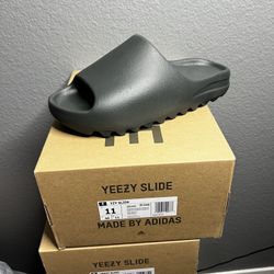 Adidas Yeezy Slide “Dark Onyx” 