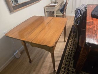 Extensole expandable table