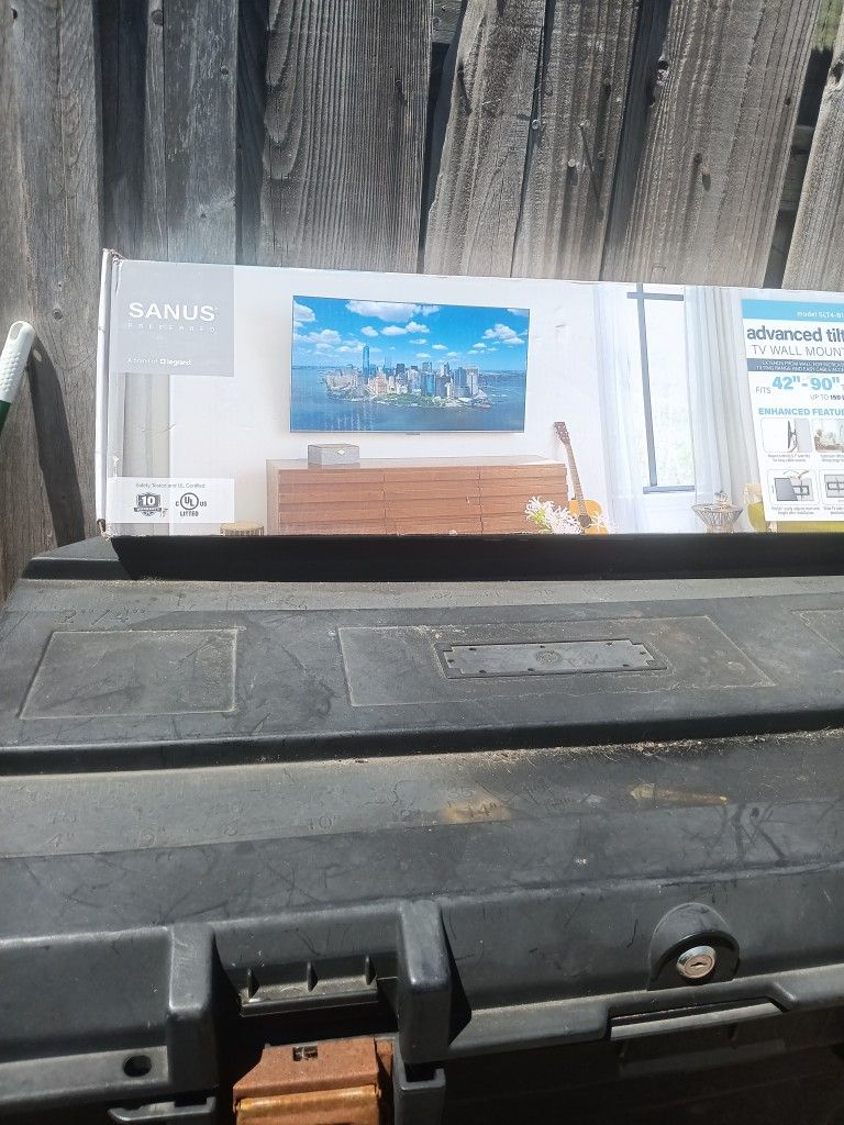 SANUS PREFERRED MODEL SLT4.B1 advancedtilt TvWALL MOUNT EXTENDS FROM WALLFOR.INCREASED TILTING RANGEAND EASYCAVLE ACCESS FITS 42 :.90TVSUPTO150 LBS 
