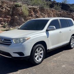 2012 Toyota Highlander Base 4dr SUV (2.7L l4)
