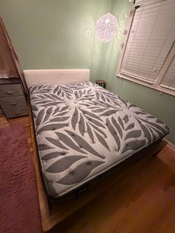 Queen Mattress, great condition