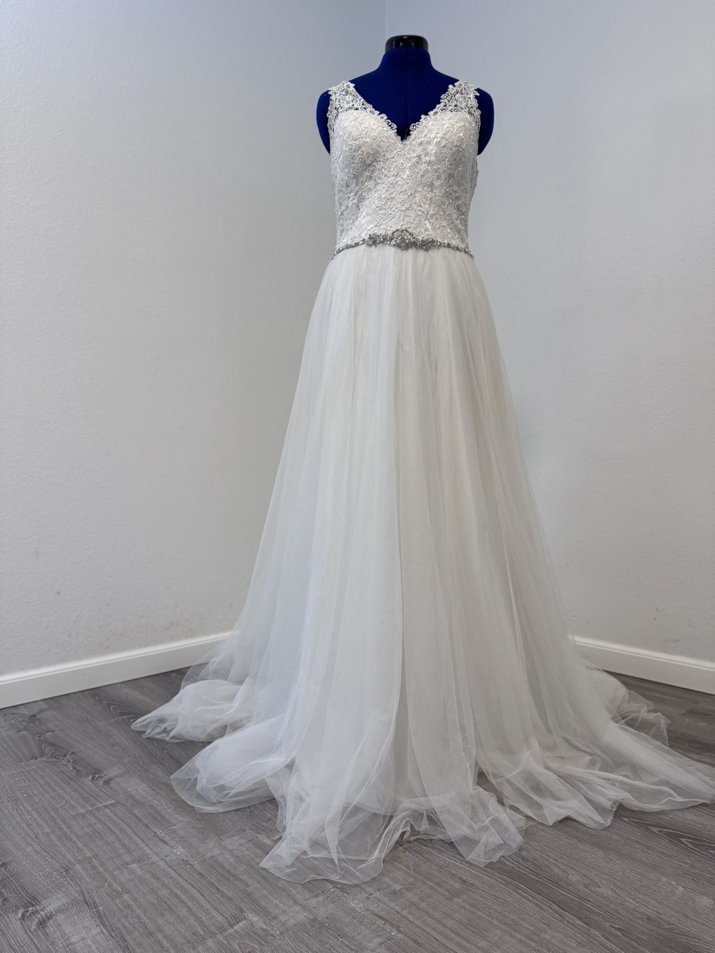 Brand New Romantic Open Back V-Neck Beading Belt Wedding Dress