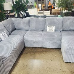 Beautiful  GRAY Soft material SLEEPER Sectional (New)