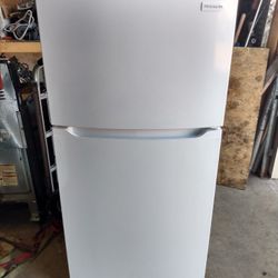 Brand New Frigidaire Refrigerator Never Used Works Great Clean Inside And Out