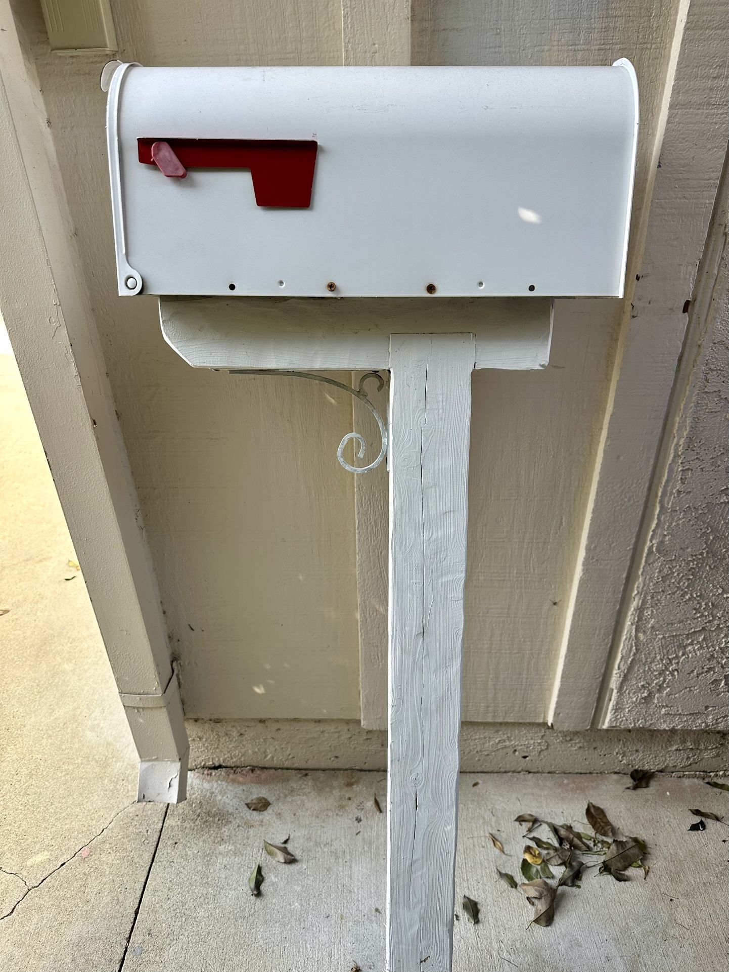 Post Mounted Mailbox White
