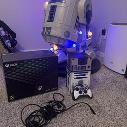 Xbox Series X 1TB Console with Xbox Wireless Controller - like new only played a couple of times, adult owned. 