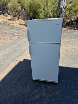 Refrigerator 9 cubics household 2 door mini fridge freezer (free local delivery)