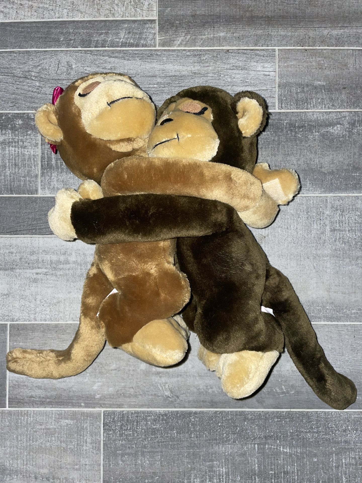Dakin 1975 Hugging Love Monkeys Holding Hands Vintage Plush Animal Bears