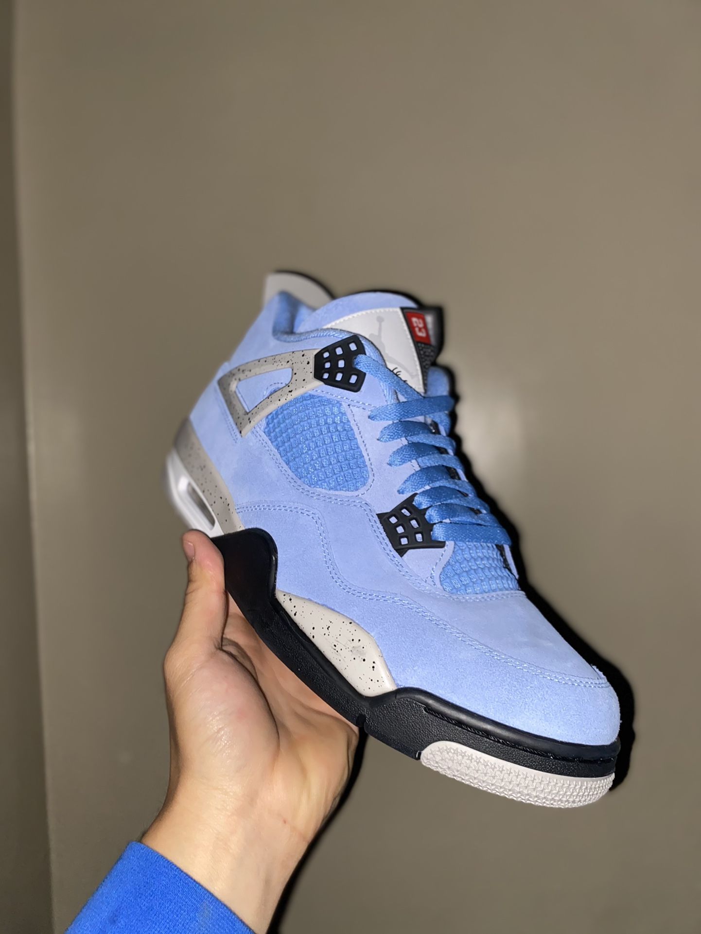Size 11 Jordan 4s University Blue size 11 